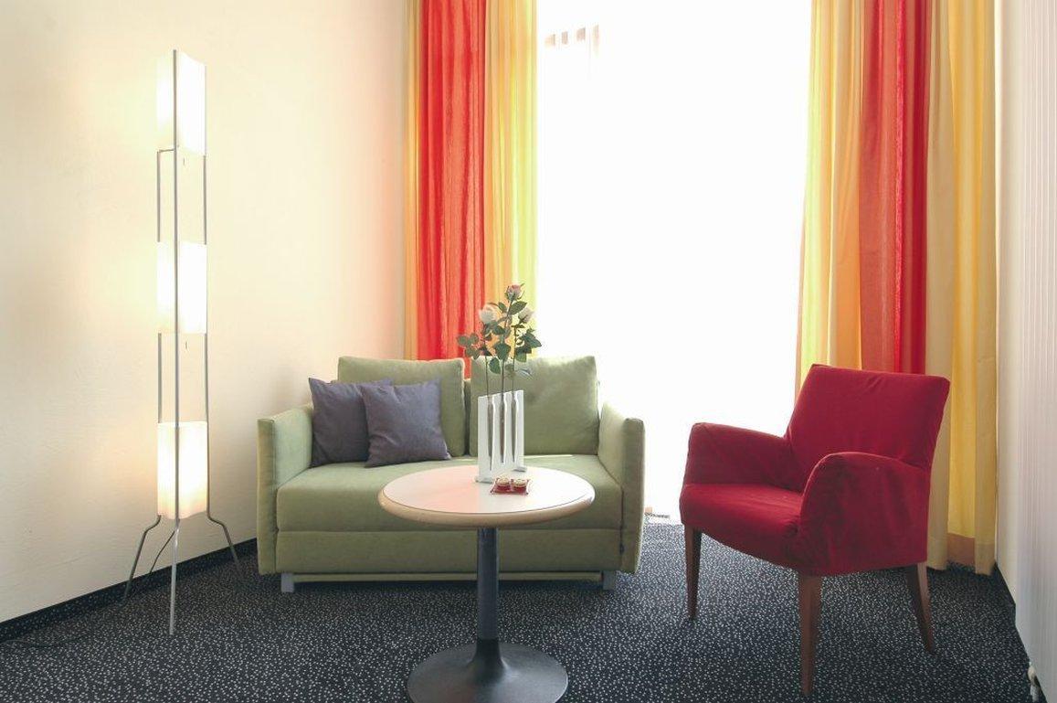 Badehotel Belvair Scuol Ruang foto